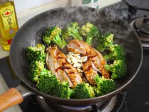 Read more about the article 8 Quick Cooking Recipes Healthy Enough to Replace Your Takeout Habit for Good
